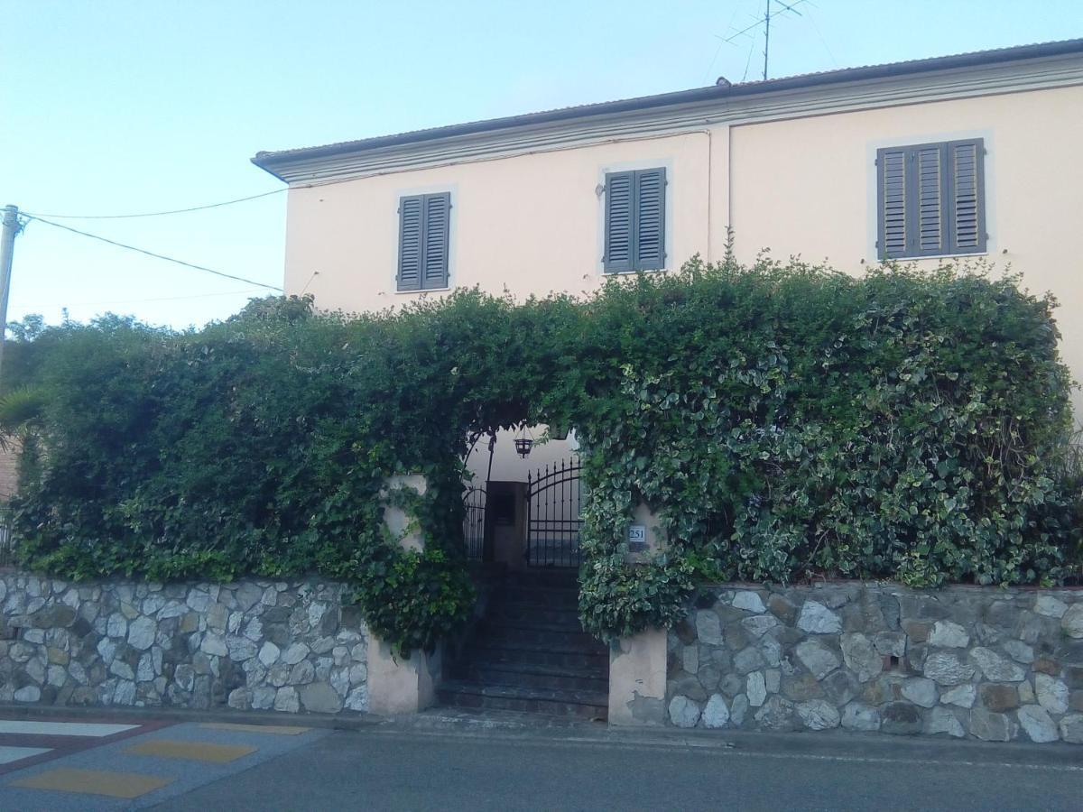 Terre Di Creta...Per Sognare Hotel Pomaia Bagian luar foto